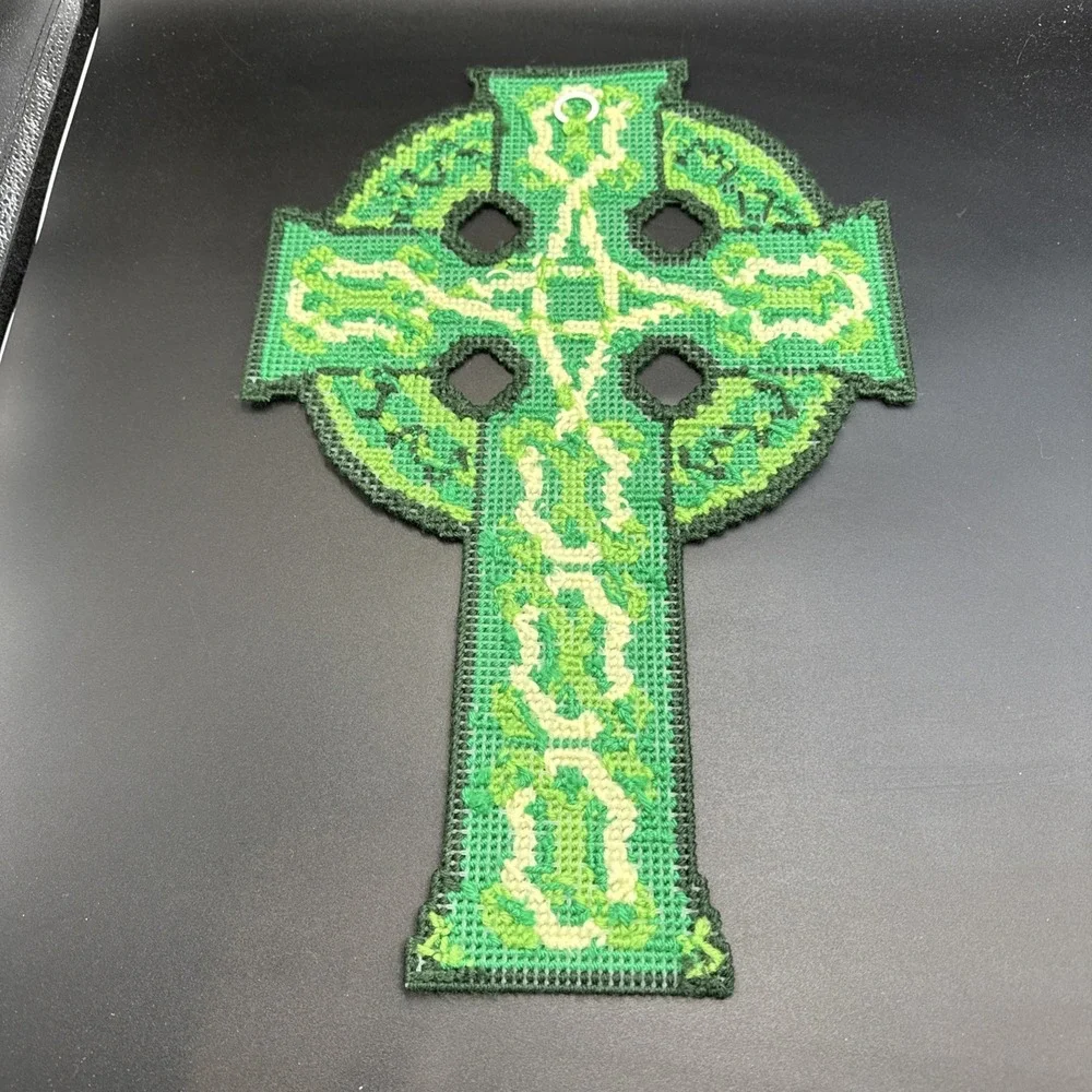 CELTIC‎ CROSS Wall Hanging plastic canvas COMPLETE 12